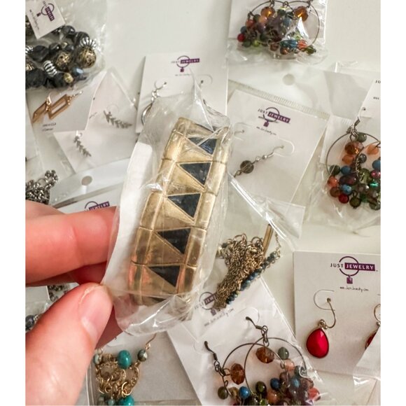 MEGA LOT Bundle of 48 Pieces of Jewelry - NWT! - Picture 13 of 16